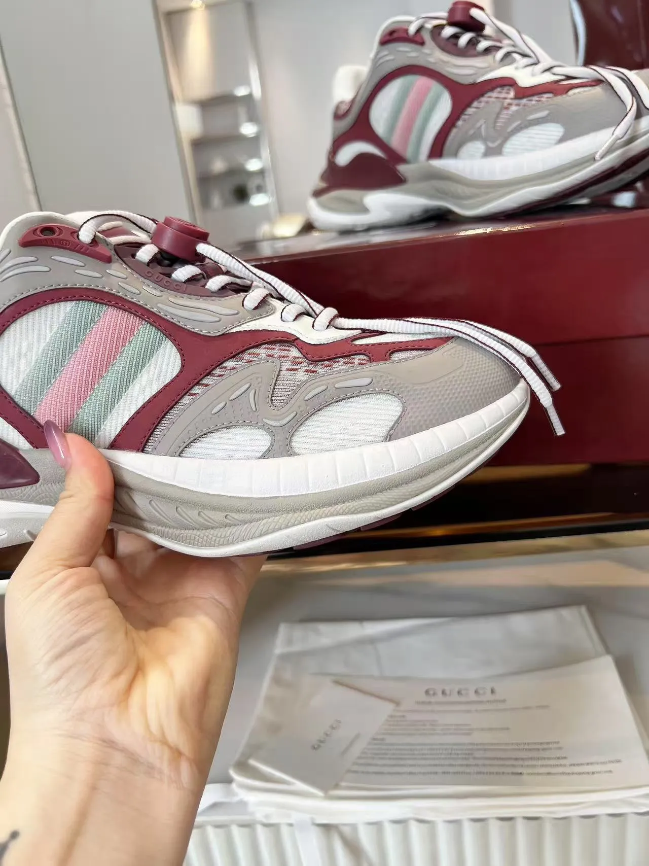 👟👟Ex-factory price 860👟👟 Men's size +10 Gucci 2.0 sneakers reinterpret the brand's iconic striped webbing elements. When retro genes collide with futuristic design, this new pair of Gucci shoes directly reaches the trend threshold💥 ✔️Color combination of caron color contrast + classic stripes, GG reflective piping, visual impact, and comes with a high-light filter when going out ✔️ The structure is made of multi-layer splicing of different materials, mesh is breathable, leather is shaped, and the outsole is combined with EVA rubber. It is fashionable and practical. ✔️ Details are made of double G midsole + iconic double G lock shoelaces. The retro DNA is crazy and restless, and every step is based on the trendy aesthetic. Size: 35-41 for women, 39-46 for men, (41.46 custom-made)